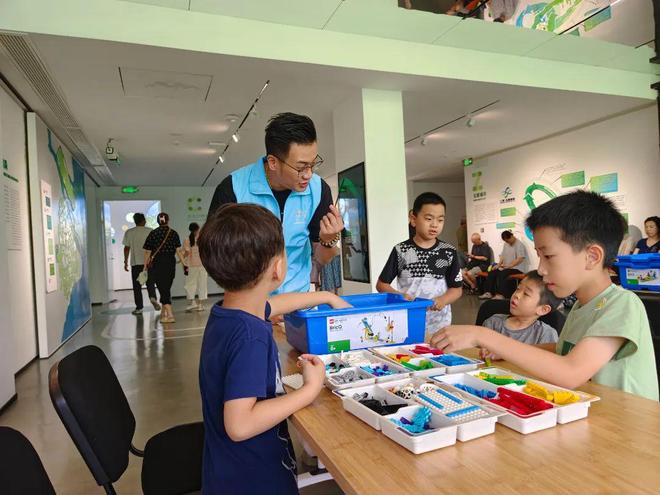 乐高不止是玩具！萌娃边玩边学当“环保小卫士”